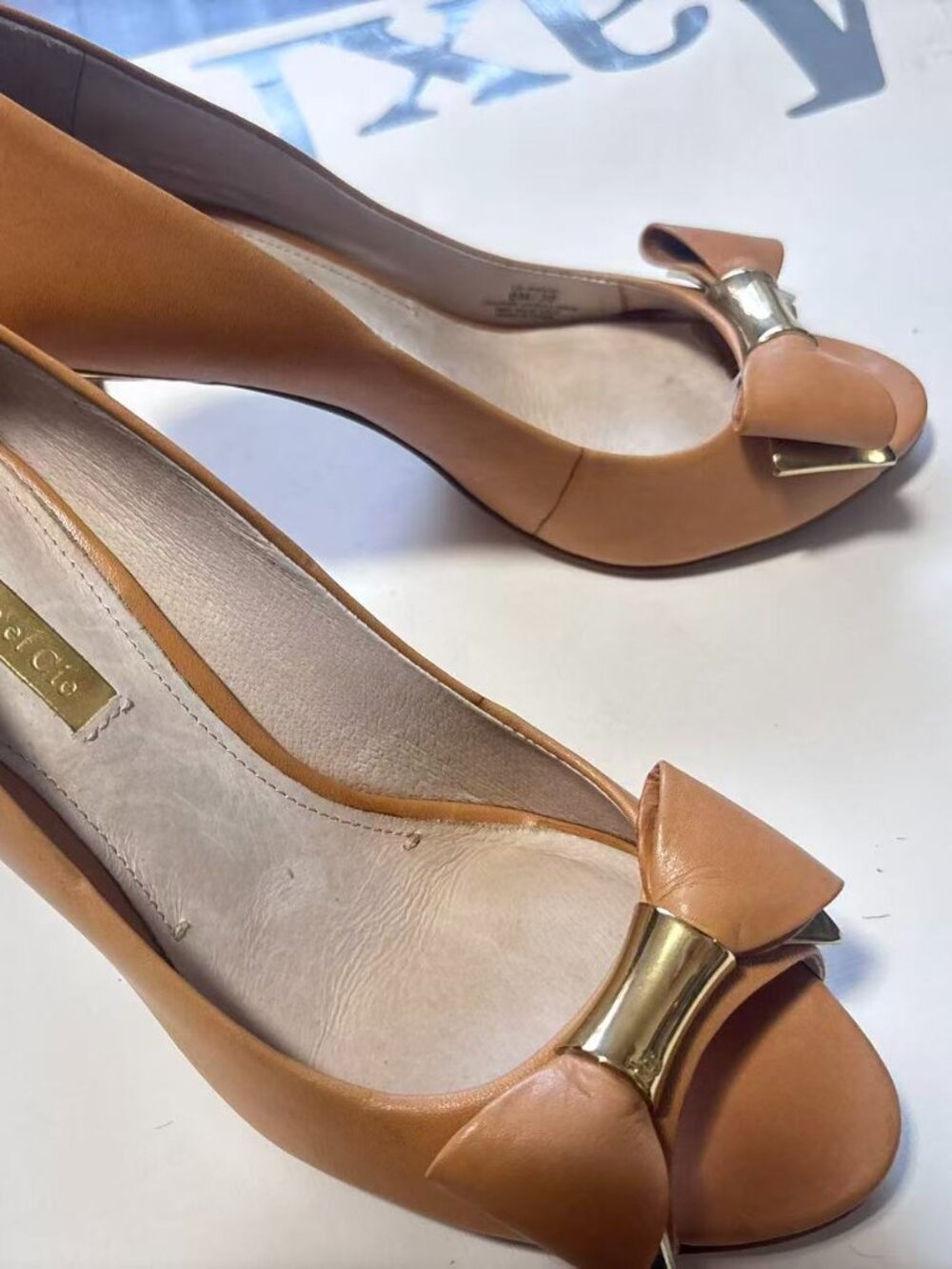 Louise et Cie Nikkah Tan Leather Bow Pumps Size 6